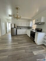 69 W Liberty St in Waterbury, CT - Building Photo