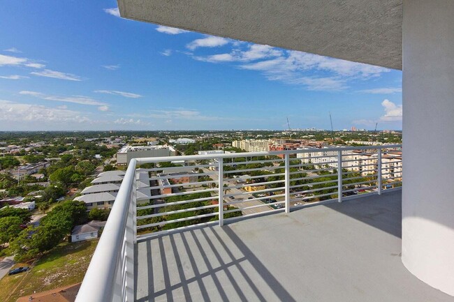 315 NE 3rd Ave in Fort Lauderdale, FL - Building Photo - Building Photo