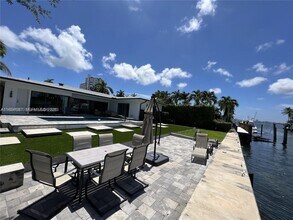 2062 NE 121st Rd in North Miami, FL - Building Photo - Building Photo