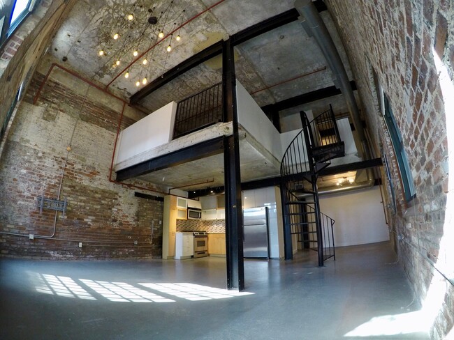 170 Boulevard SE, Unit F112