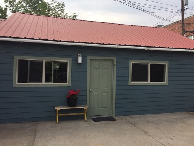 404 W Alder St, Unit Backhouse