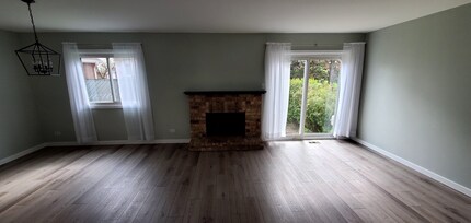 1576 Dundee Dr in Wheaton, IL - Building Photo - Building Photo