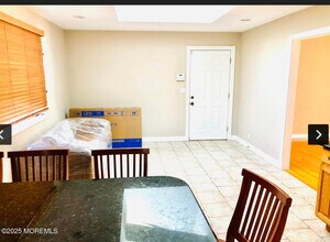 34 Hendrickson Pl in West Long Branch, NJ - Building Photo - Building Photo