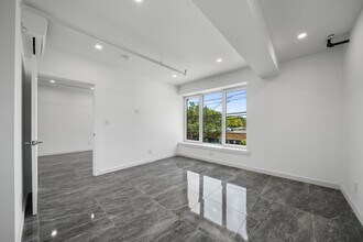 256 Old River Rd in Edgewater, NJ - Building Photo - Building Photo