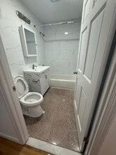 99-14 43rd Ave in Queens, NY - Foto de edificio - Building Photo