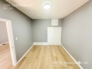 1106 Tuscarora St in Windsor, ON - Building Photo - Building Photo