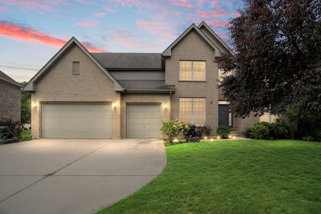 5429 Swan Cir in Hoffman Estates, IL - Building Photo