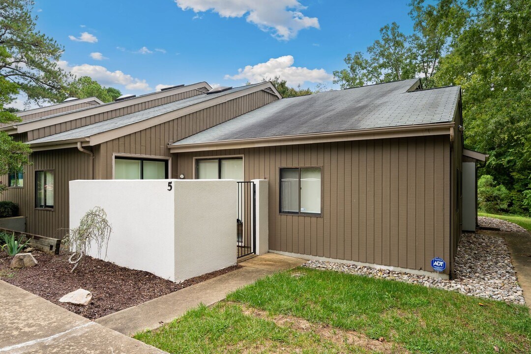 5 Wellesley Pl in Chapel Hill, NC - Building Photo