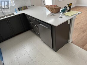 944 Seagrave Ln in Ottawa, ON - Building Photo - Building Photo