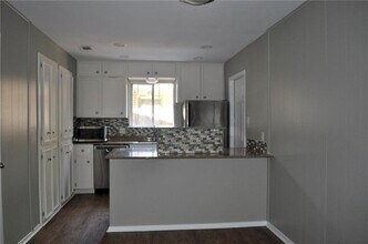 2015 Gathright Cove in Austin, TX - Building Photo - Building Photo