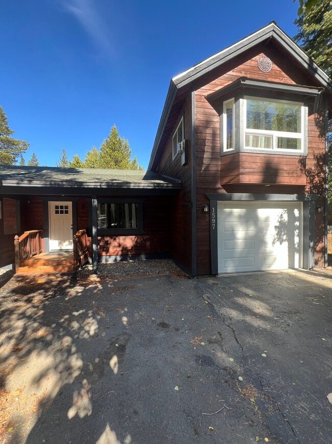 1597 Atroari St in South Lake Tahoe, CA - Building Photo - Building Photo