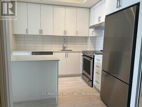 9000 Jane St in Vaughan, ON - Building Photo - Building Photo