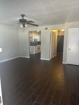 608 S Broadway St in Joshua, TX - Building Photo