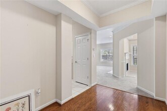 3275 Lenox Rd NE in Atlanta, GA - Building Photo - Building Photo