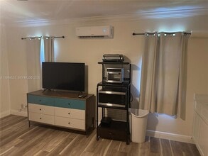 5170 SW 18th Ct, Unit Rear in Plantation, FL - Building Photo - Building Photo