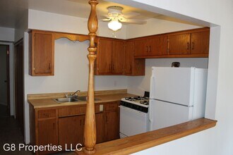 1200 E Singer Cir in Milwaukee, WI - Building Photo - Building Photo