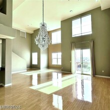 32 E Serene Ave in Las Vegas, NV - Building Photo - Building Photo