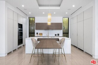 350 N Harper Ave in West Hollywood, CA - Building Photo - Building Photo