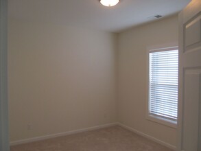 2606 Pennoak Way in Greensboro, NC - Building Photo - Building Photo