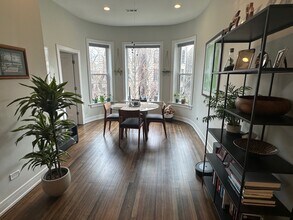 1328 N Maplewood Ave, Unit 1 in Chicago, IL - Building Photo - Building Photo