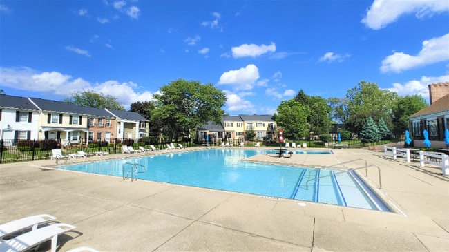 37025 Brynford Dr in Clinton Township, MI - Building Photo - Building Photo