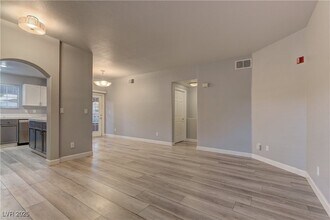 10524 Autumn Pine Ave, Unit 101 in Las Vegas, NV - Building Photo - Building Photo
