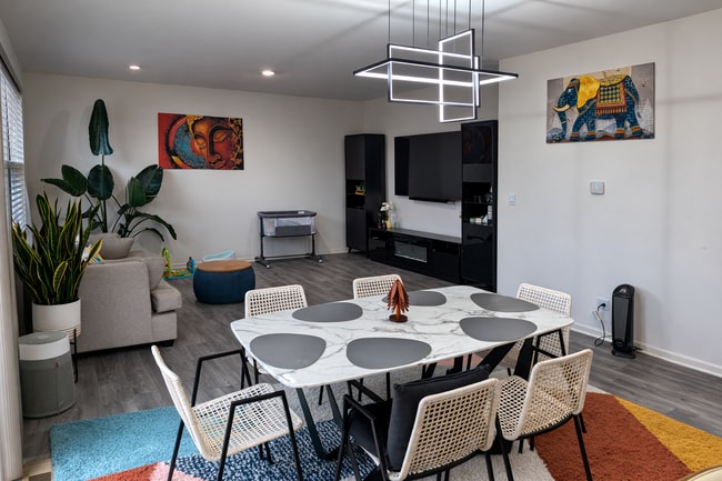 1619 Emma Ln in Pingree Grove, IL - Foto de edificio - Building Photo