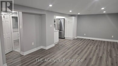 74 Portico Dr in Toronto, ON - Building Photo - Building Photo