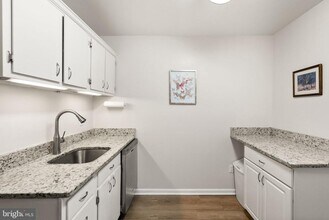 2042 Royal Fern Ct in Reston, VA - Building Photo - Building Photo