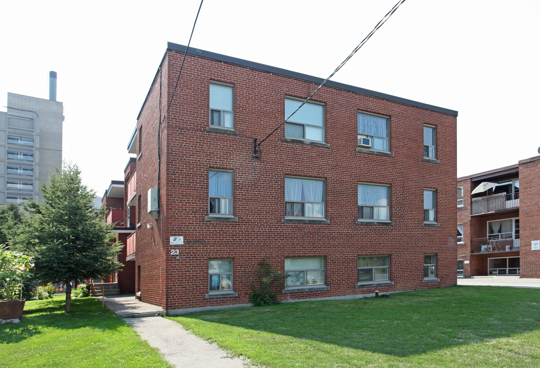 23 Wasdale Cres in Toronto, ON - Building Photo