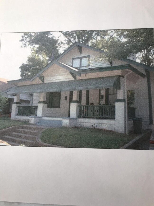 property at 207 S Summit St