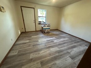 1403 N Clay Ave, Unit A in Springfield, MO - Building Photo - Building Photo