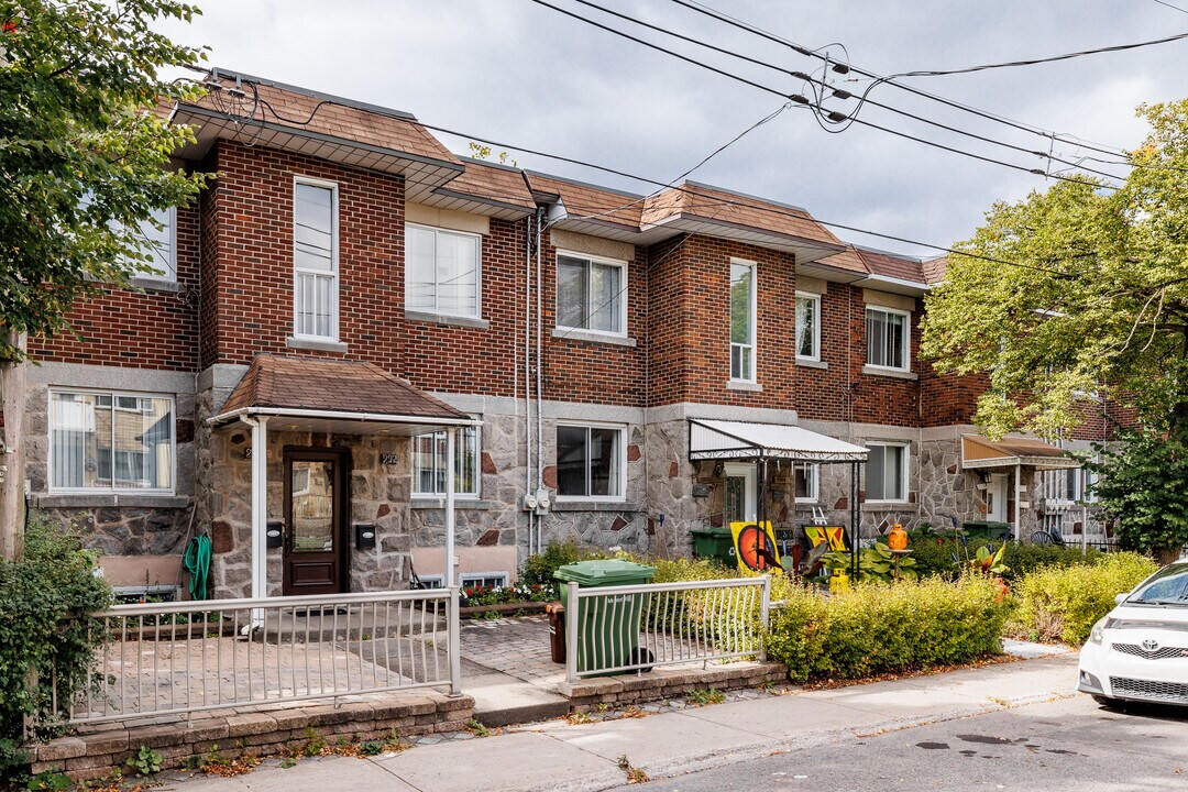 1012 Wilson Av in Montréal, QC - Building Photo