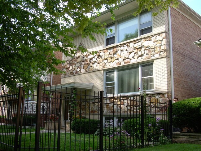 5643 W Higgins Ave in Chicago, IL - Building Photo - Building Photo