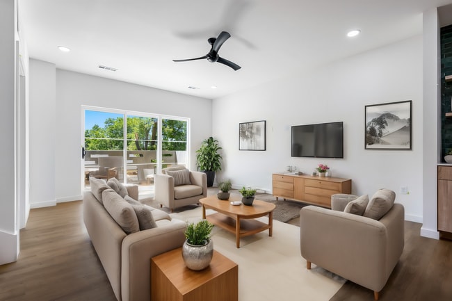 933 SE 10th St in Bentonville, AR - Building Photo - Building Photo