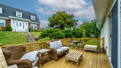 298 Adams St, Unit 1 in Newton, MA - Foto de edificio - Building Photo
