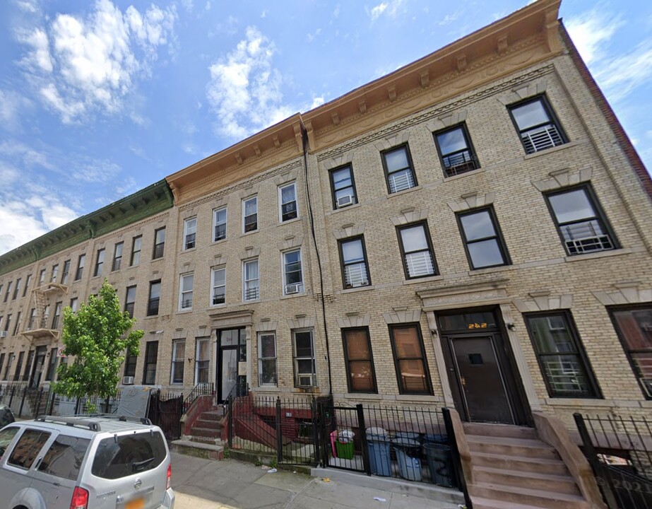 244 Sumpter St in Brooklyn, NY - Building Photo