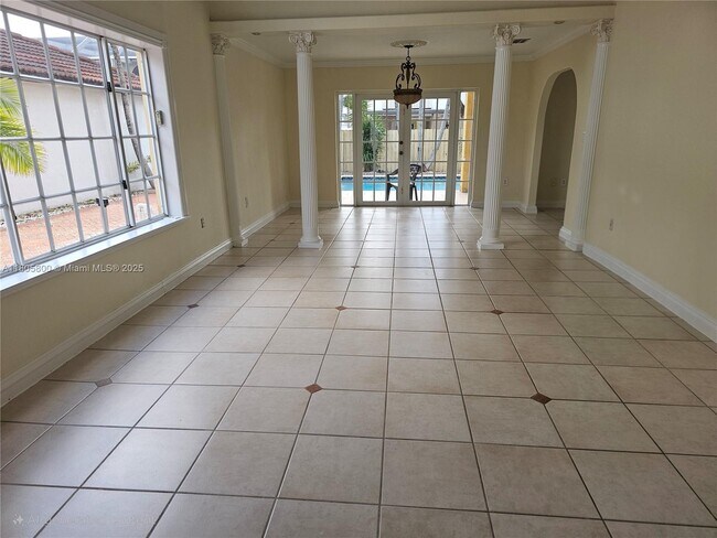 19403 NW 82nd Pl in Hialeah, FL - Building Photo - Building Photo