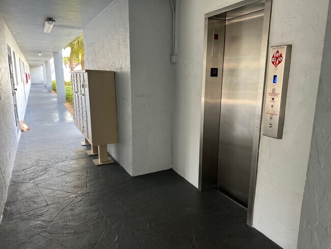 8360 Sands Point Blvd, Unit 205G in Tamarac, FL - Building Photo - Building Photo