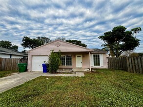 1721 SW 84th Ave in Miramar, FL - Building Photo - Building Photo