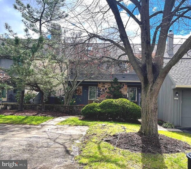 property at 204 Clover Hill Ct