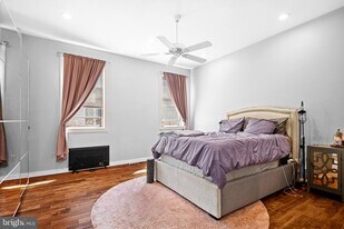 1227 N Franklin St in Philadelphia, PA - Building Photo