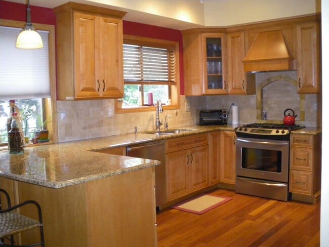 property at 4940 Franklin Dr