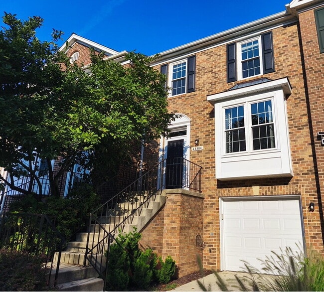 property at 43384 Livery Square