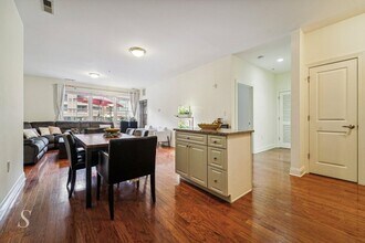 20 Ave at Port Imperial in West New York, NJ - Foto de edificio - Building Photo