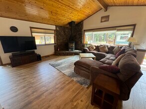 1103 Sundown Trail in South Lake Tahoe, CA - Building Photo - Building Photo