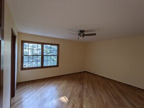 604 Marseilles Cir in Buffalo Grove, IL - Building Photo - Building Photo