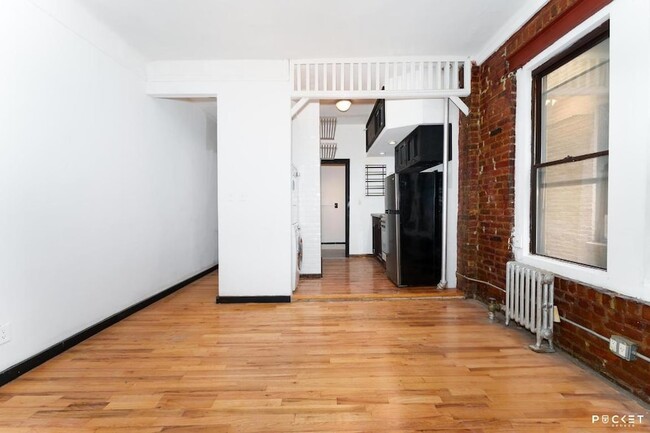 346 E 13th St, Unit 12 in New York, NY - Building Photo - Building Photo