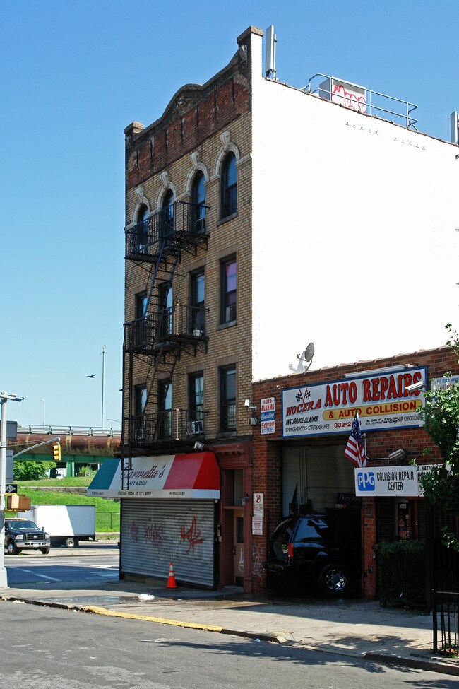 133 17th St in Brooklyn, NY - Foto de edificio - Building Photo