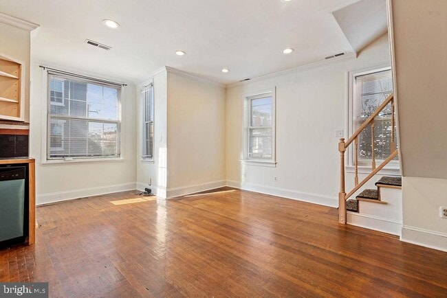 property at 2738 Poplar St